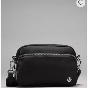 Lululemon Everywhere Crossbody Bag 2L
Metal Hardware